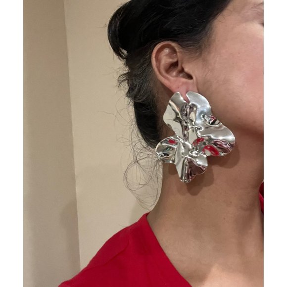 Big Silver stud earrings huge statement bold large abstract petal chunky shiny - Picture 3 of 5